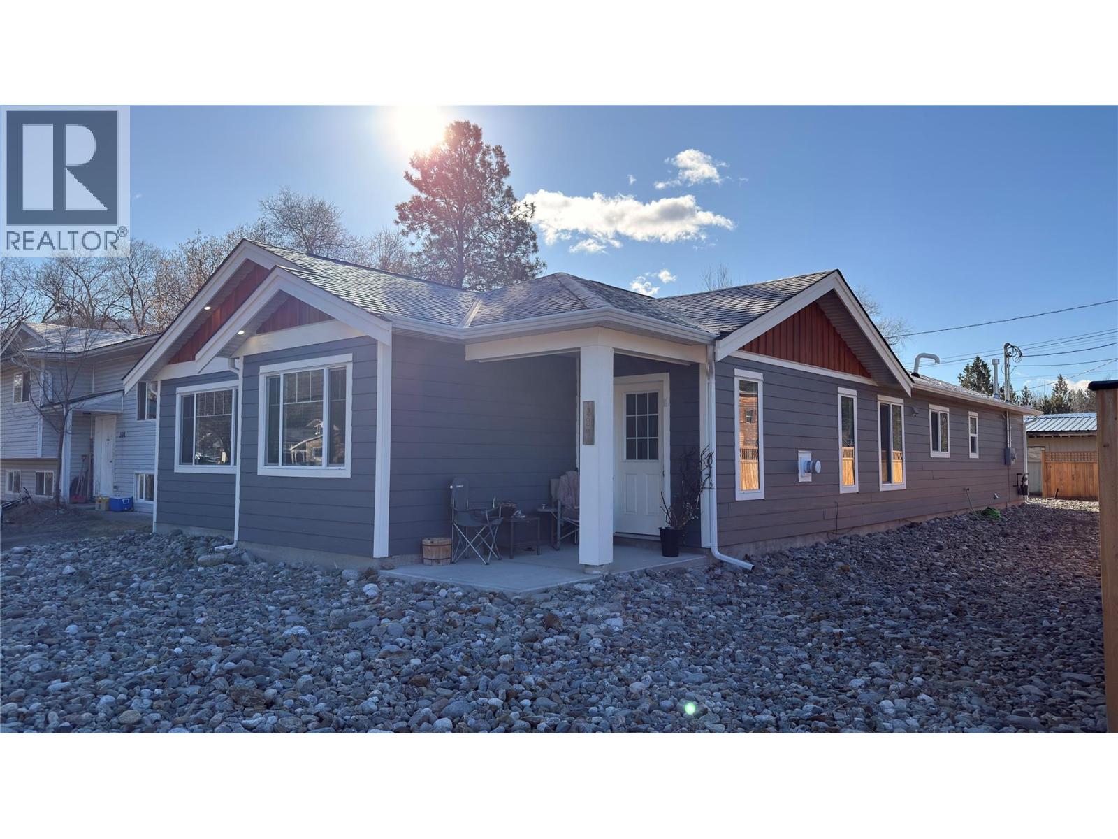 594 Sixth Avenue, Midway, British Columbia  V0H 1M0 - Photo 3 - 10378981