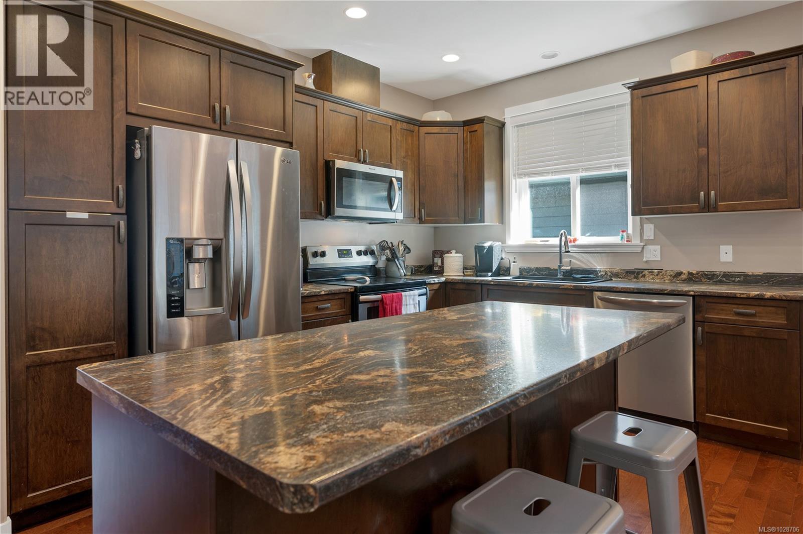 1037 Cordero Cres, Campbell River, British Columbia  V9H 0B8 - Photo 2 - 1028706