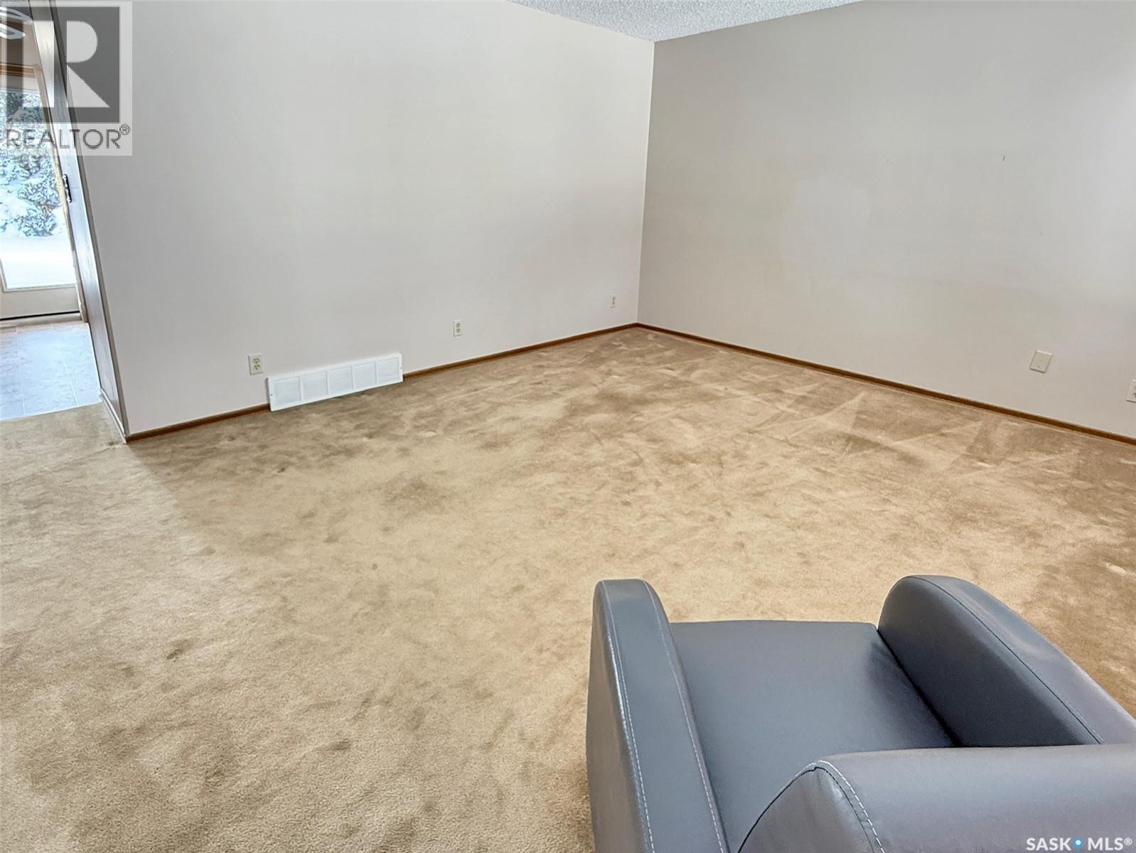 470 Cowan Drive, Swift Current, Saskatchewan  S9H 4S5 - Photo 6 - SK030715