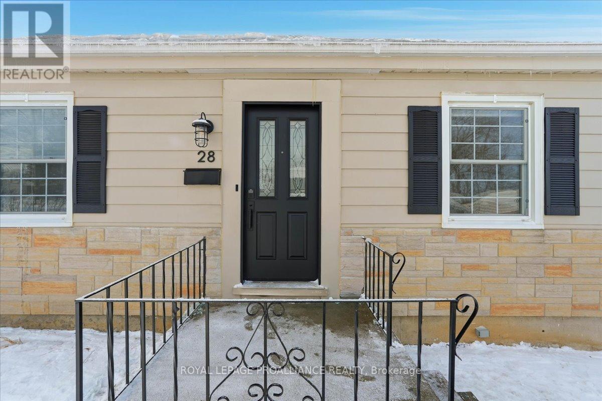 28 Fairway Avenue, Belleville, Ontario  K8N 4B3 - Photo 2 - X12893318
