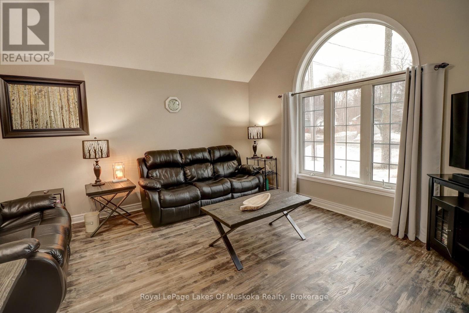 30 Shaw Crescent, Huntsville (Chaffey), Ontario  P1H 1T7 - Photo 13 - X12894260