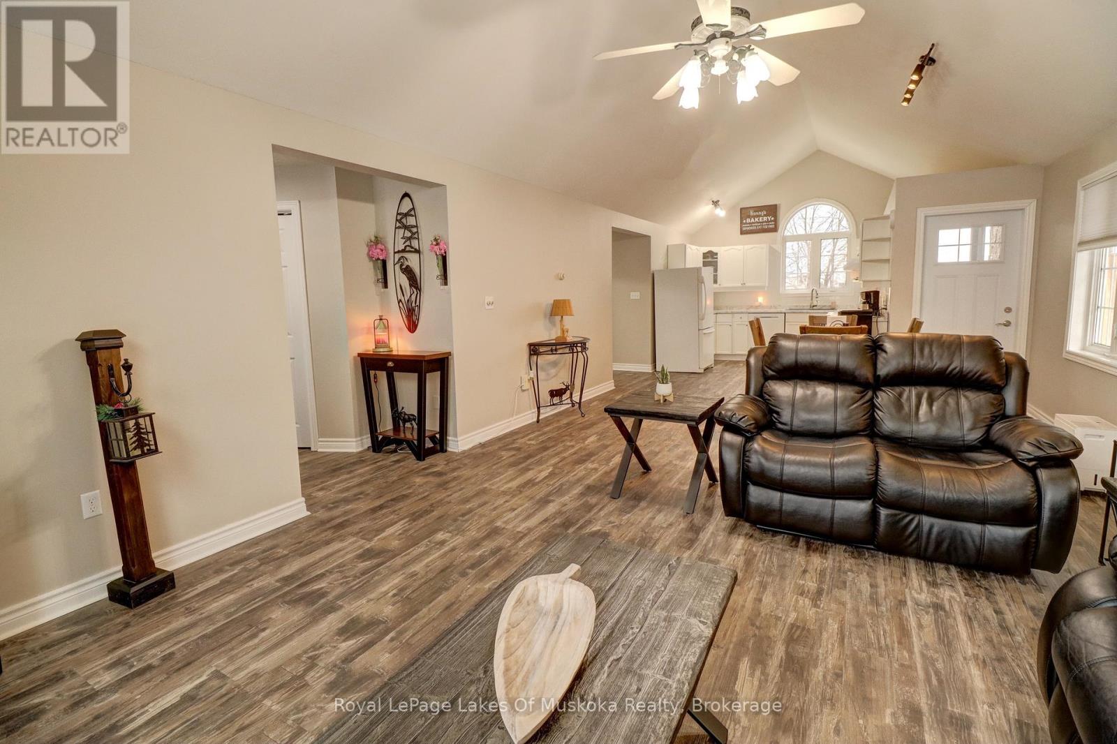 30 Shaw Crescent, Huntsville (Chaffey), Ontario  P1H 1T7 - Photo 8 - X12894260