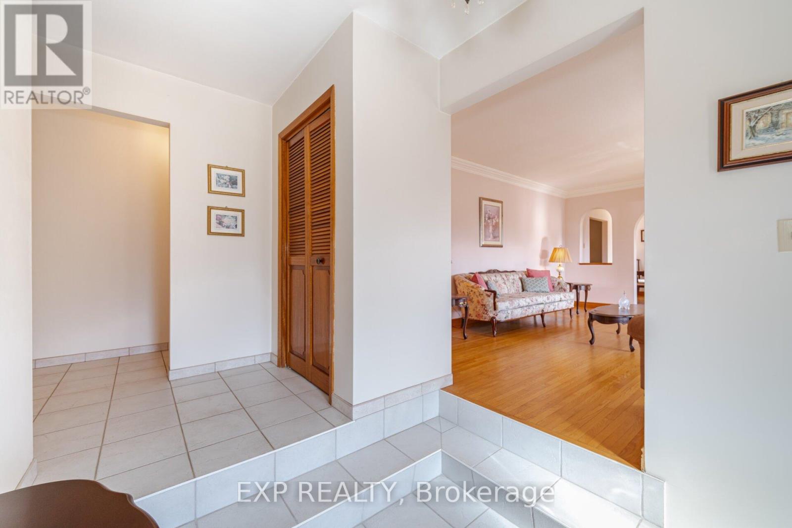 1243 5 Highway W, Hamilton, Ontario  L9H 5E1 - Photo 3 - X12894194