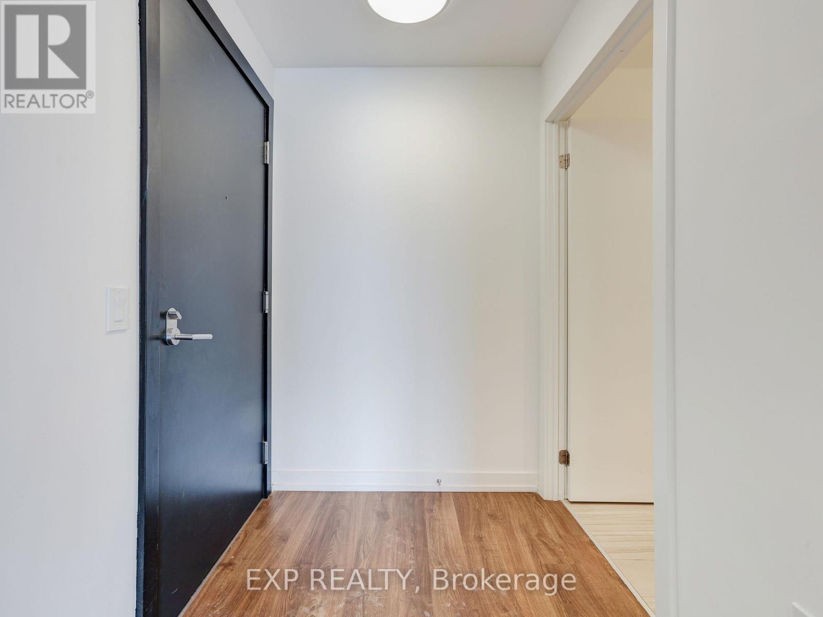 708 - 15 Wellington Street S, Kitchener, Ontario  N2G 0E4 - Photo 3 - X12649284