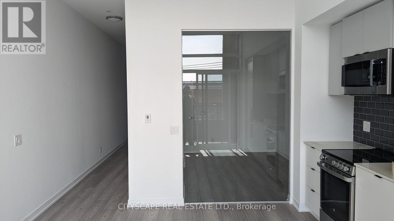 217 - 285 Dufferin Street, Toronto (South Parkdale), Ontario  M6K 1Z7 - Photo 8 - W12892692