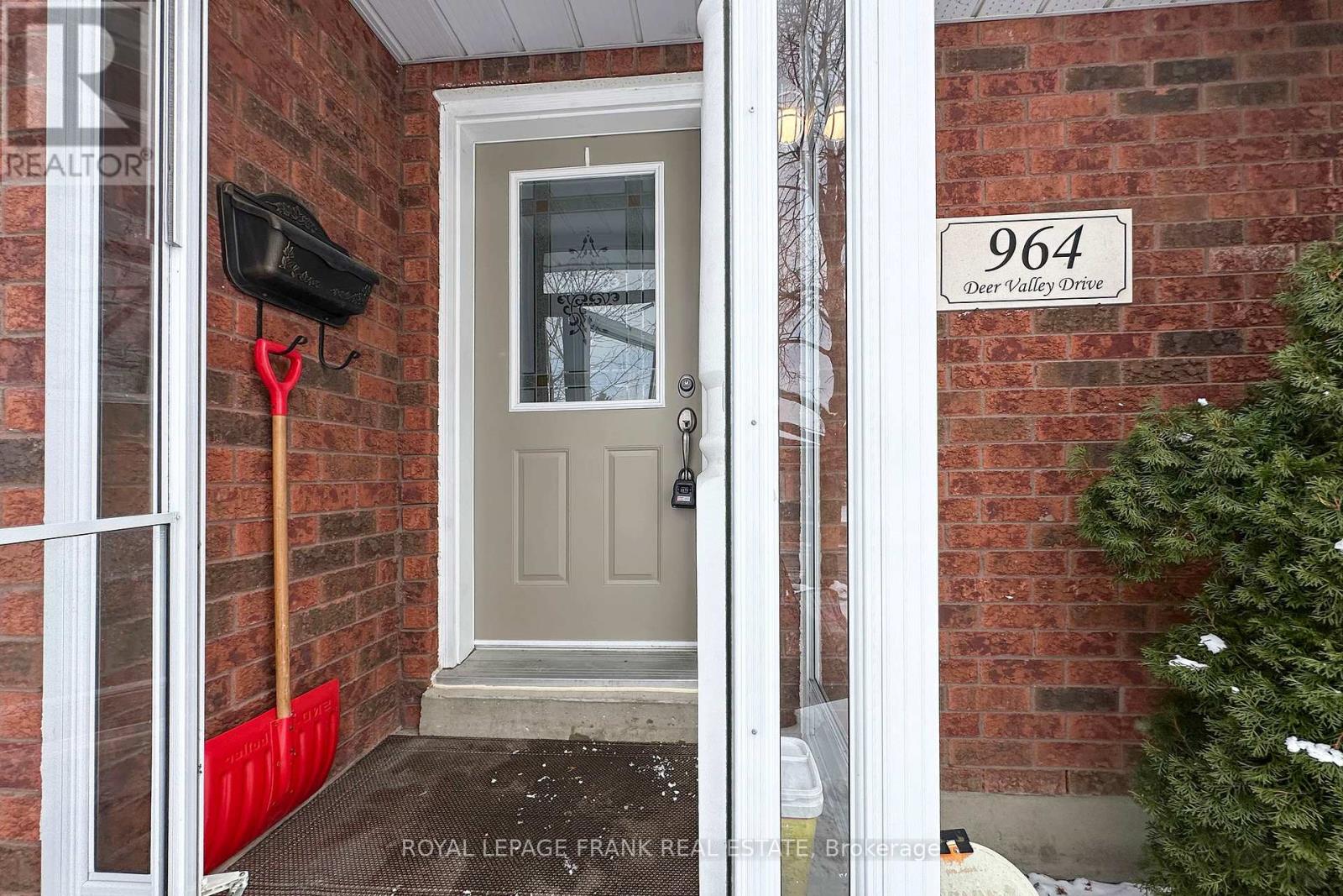 964 Deer Valley Drive, Oshawa, Ontario  L1J 8N7 - Photo 5 - E12894302