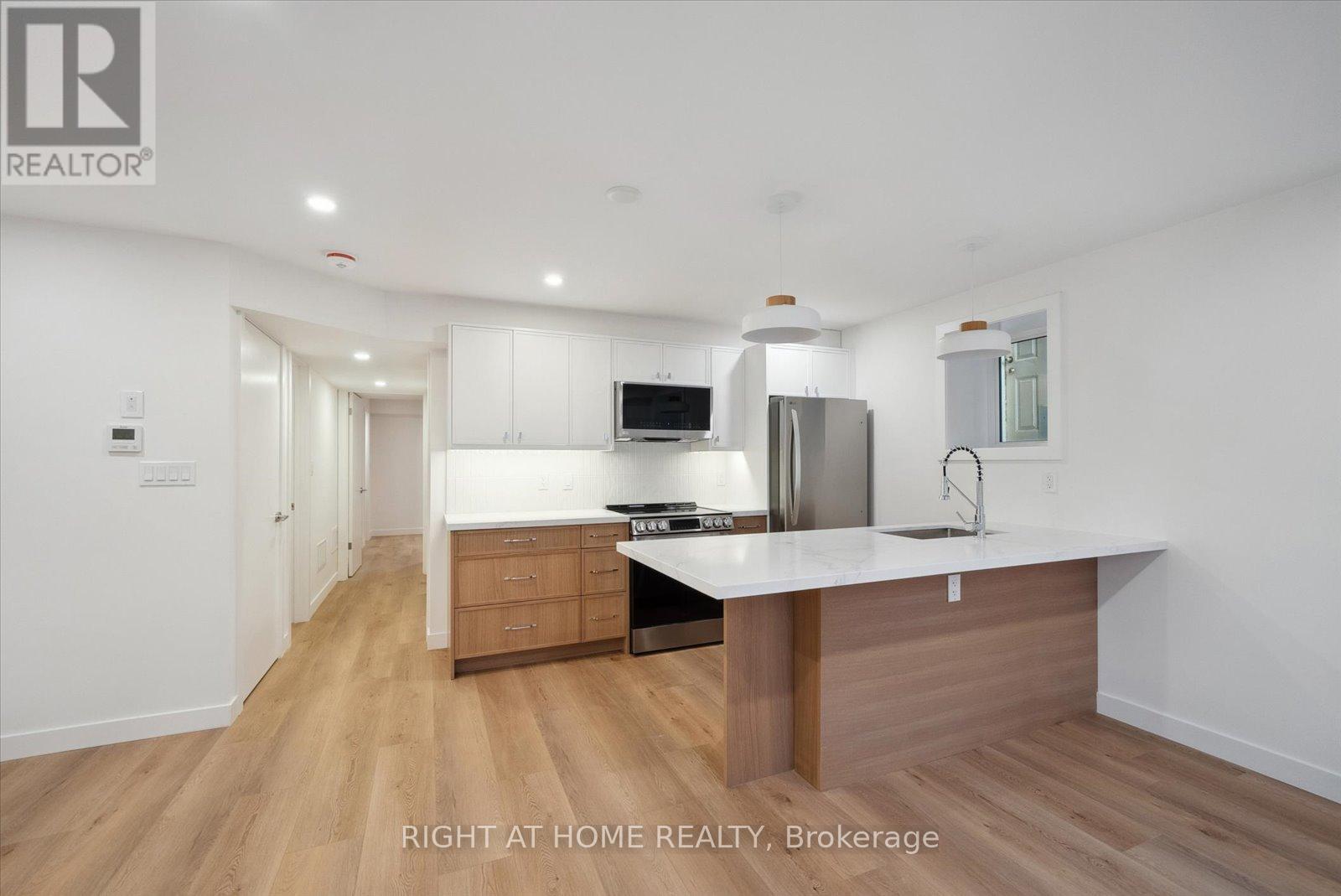 3 - 125 Kendal Ave Avenue, Toronto, Ontario  M5R 1L8 - Photo 2 - C12894210