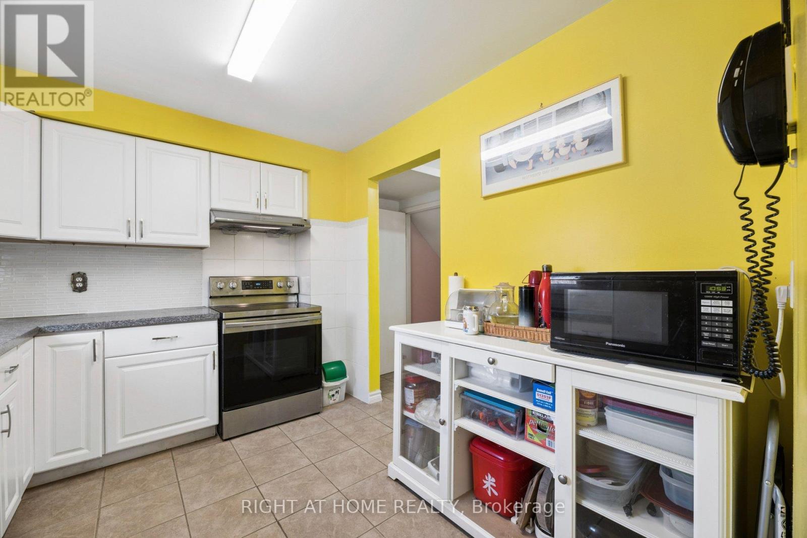 183 Ravenscroft Road, Ajax, Ontario  L1T 1Z9 - Photo 4 - E12894206