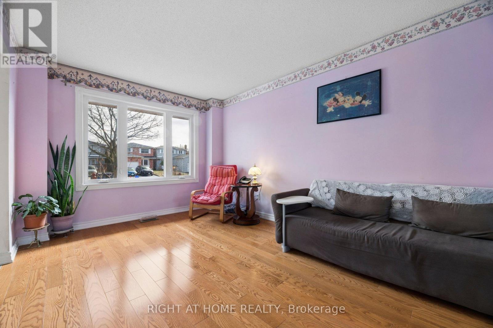 183 Ravenscroft Road, Ajax, Ontario  L1T 1Z9 - Photo 5 - E12894206