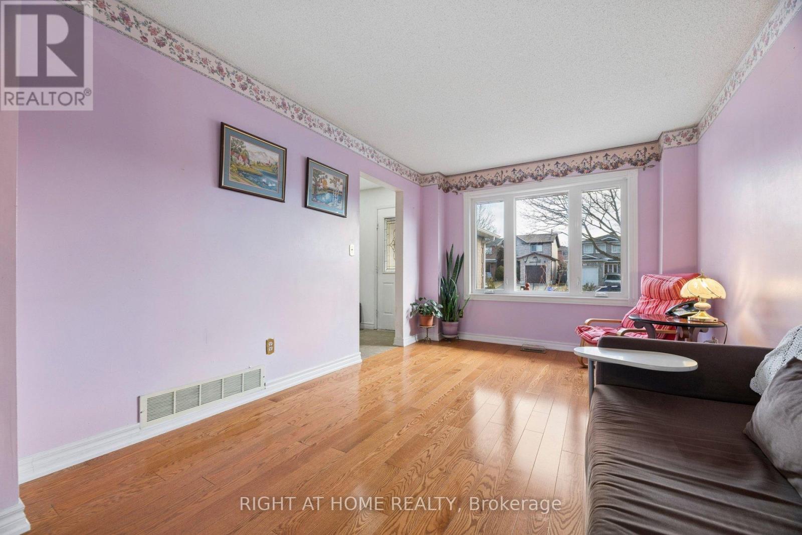 183 Ravenscroft Road, Ajax, Ontario  L1T 1Z9 - Photo 8 - E12894206