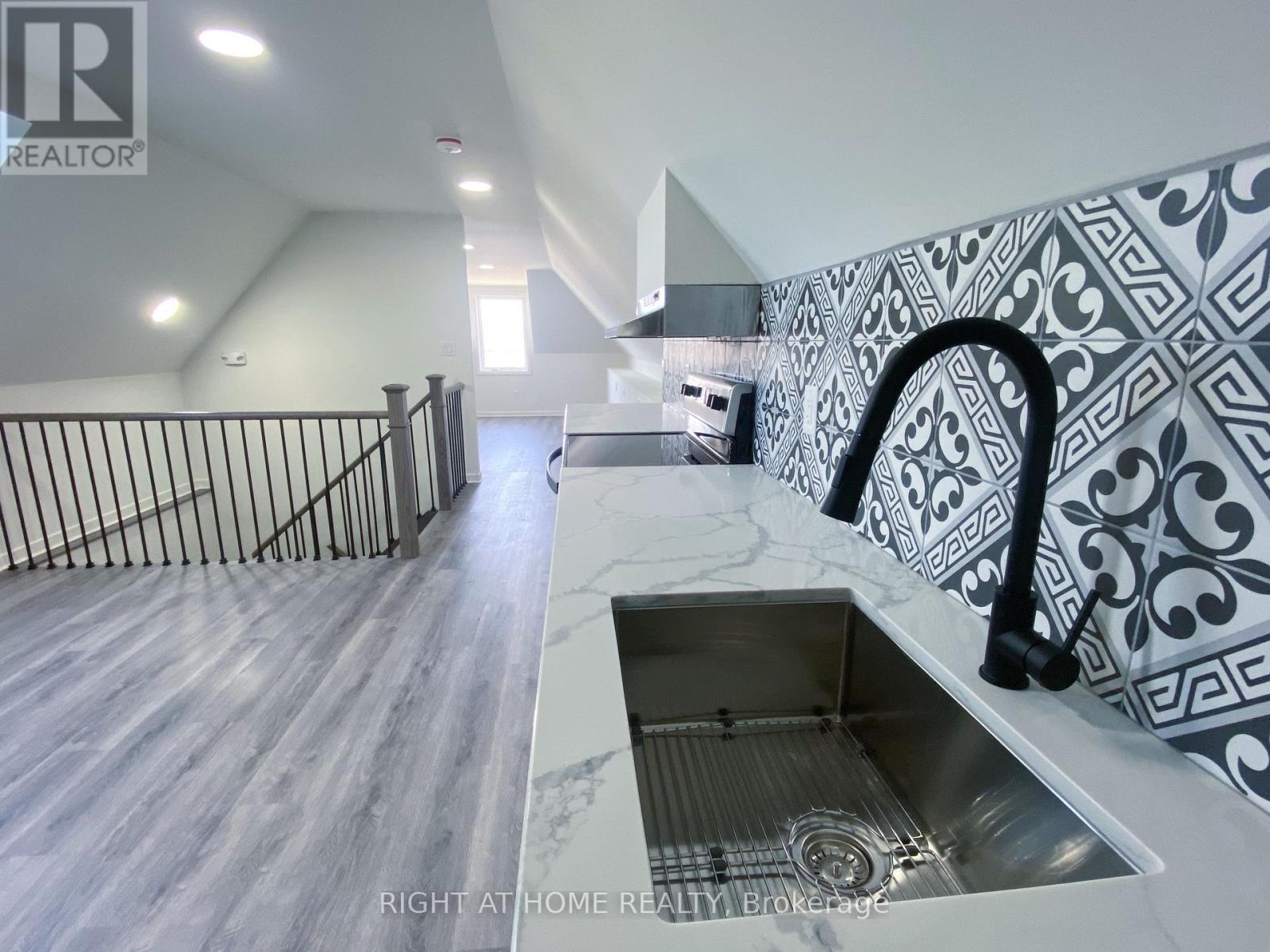 4 - 1258 Broadview Avenue, Toronto (Broadview North), Ontario  M4K 2T4 - Photo 2 - E12894208