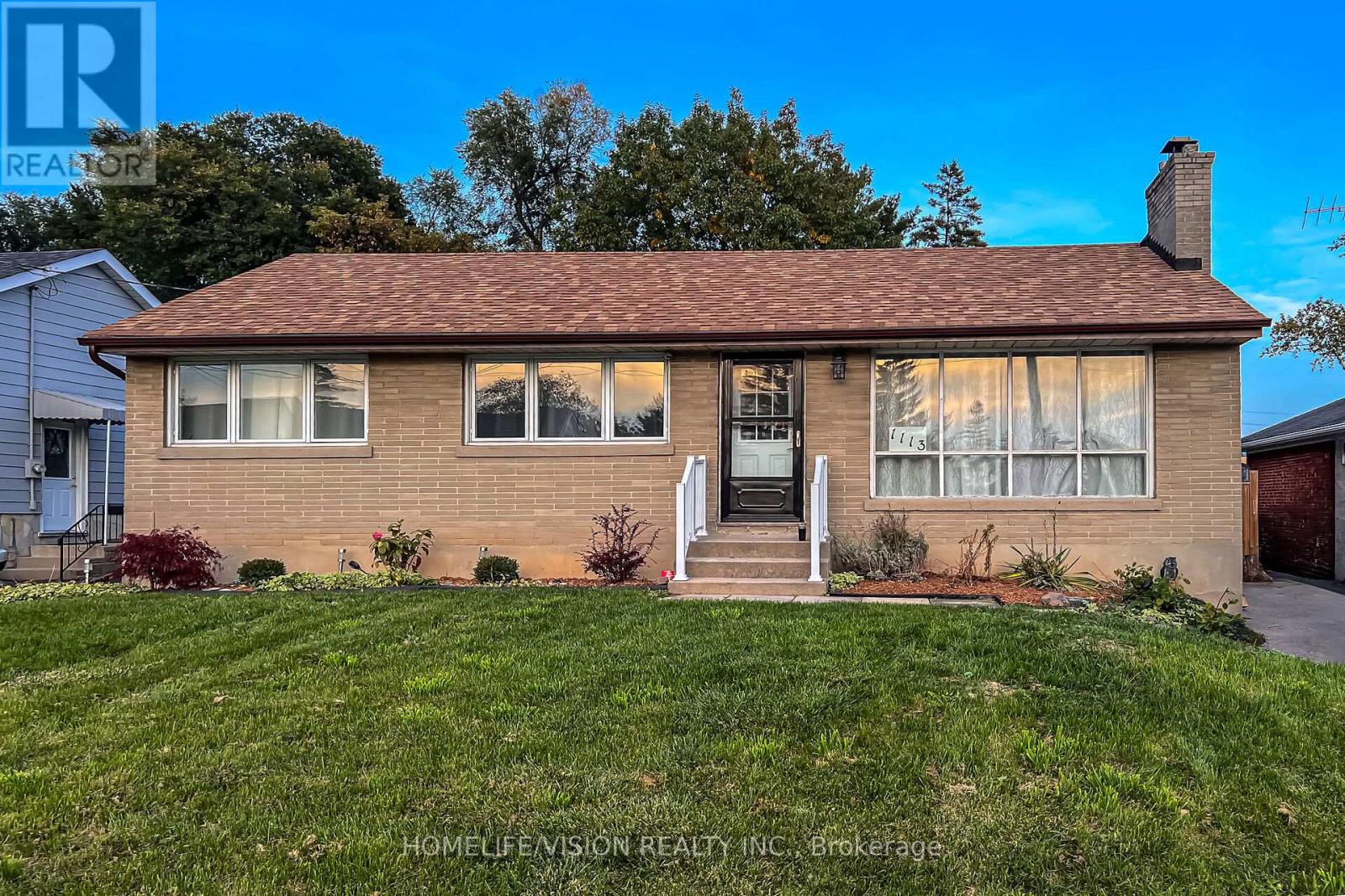 1113 Green Street, Whitby, Ontario  L1N 4G8 - Photo 2 - E12894226