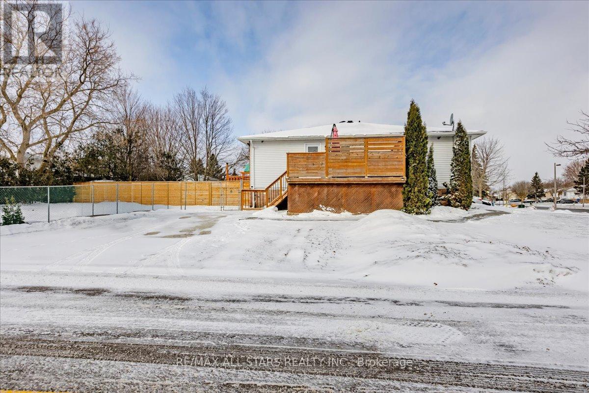 77 Biscayne Boulevard, Georgina, Ontario  L4P 3M8 - Photo 3 - N12894298