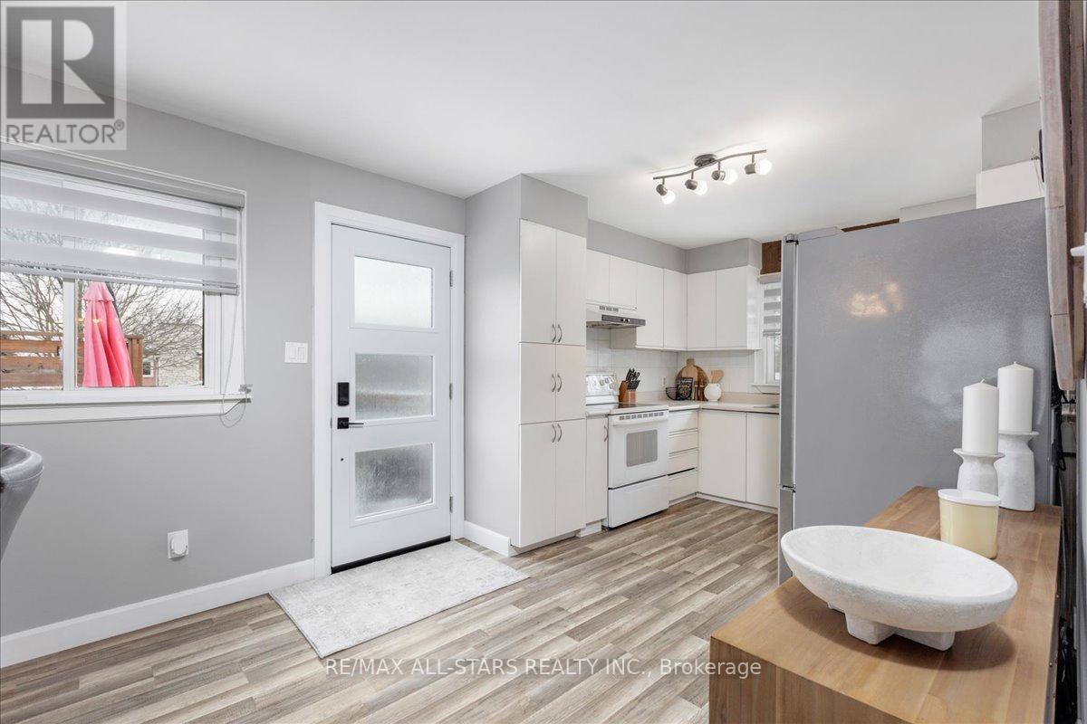 77 Biscayne Boulevard, Georgina, Ontario  L4P 3M8 - Photo 7 - N12894298