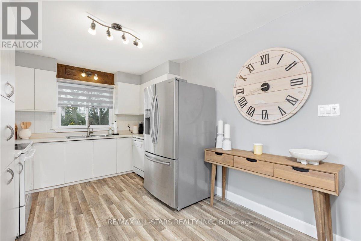 77 Biscayne Boulevard, Georgina, Ontario  L4P 3M8 - Photo 9 - N12894298