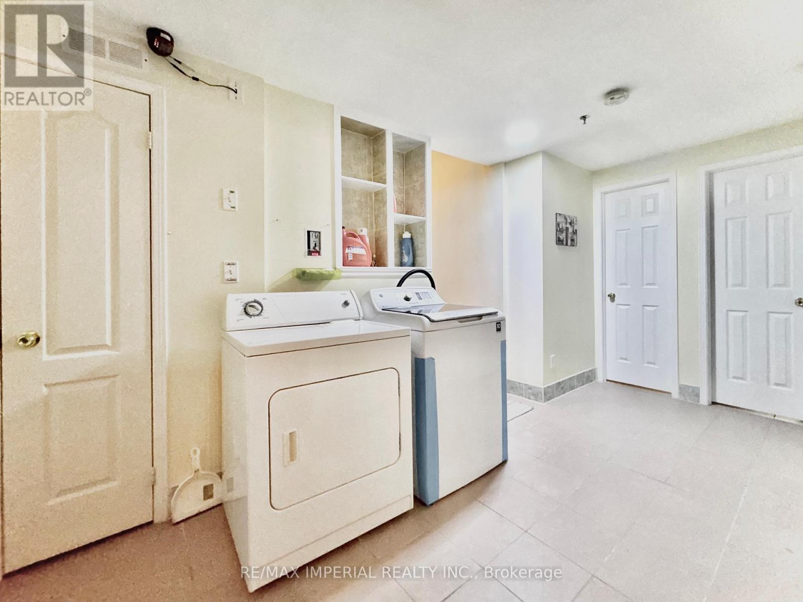 Bedroom (3rd Level) - 30 Aldwinckle Heights, Toronto, Ontario  M3J 3S6 - Photo 11 - W12894220