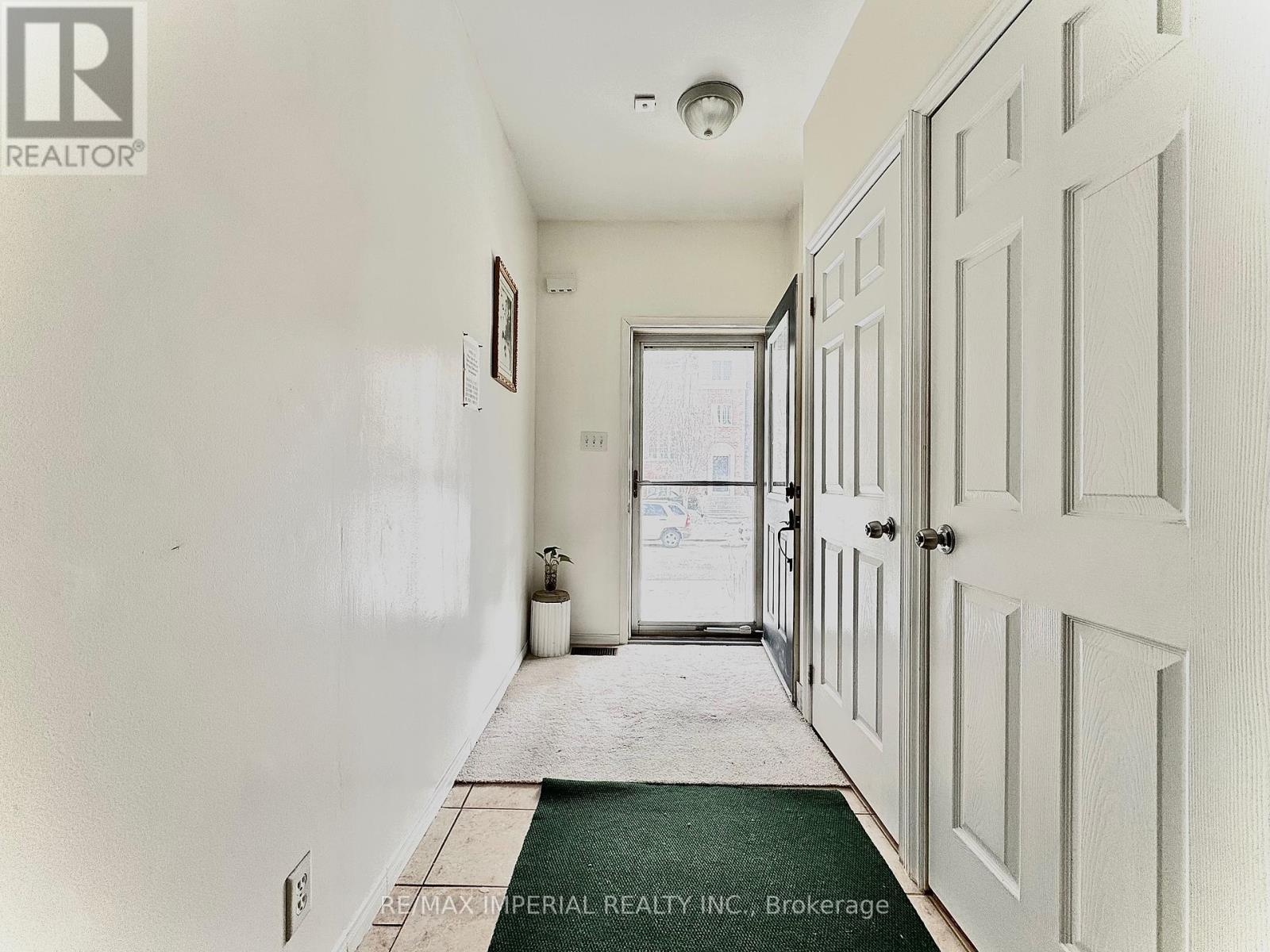 Bedroom (3rd Level) - 30 Aldwinckle Heights, Toronto, Ontario  M3J 3S6 - Photo 12 - W12894220