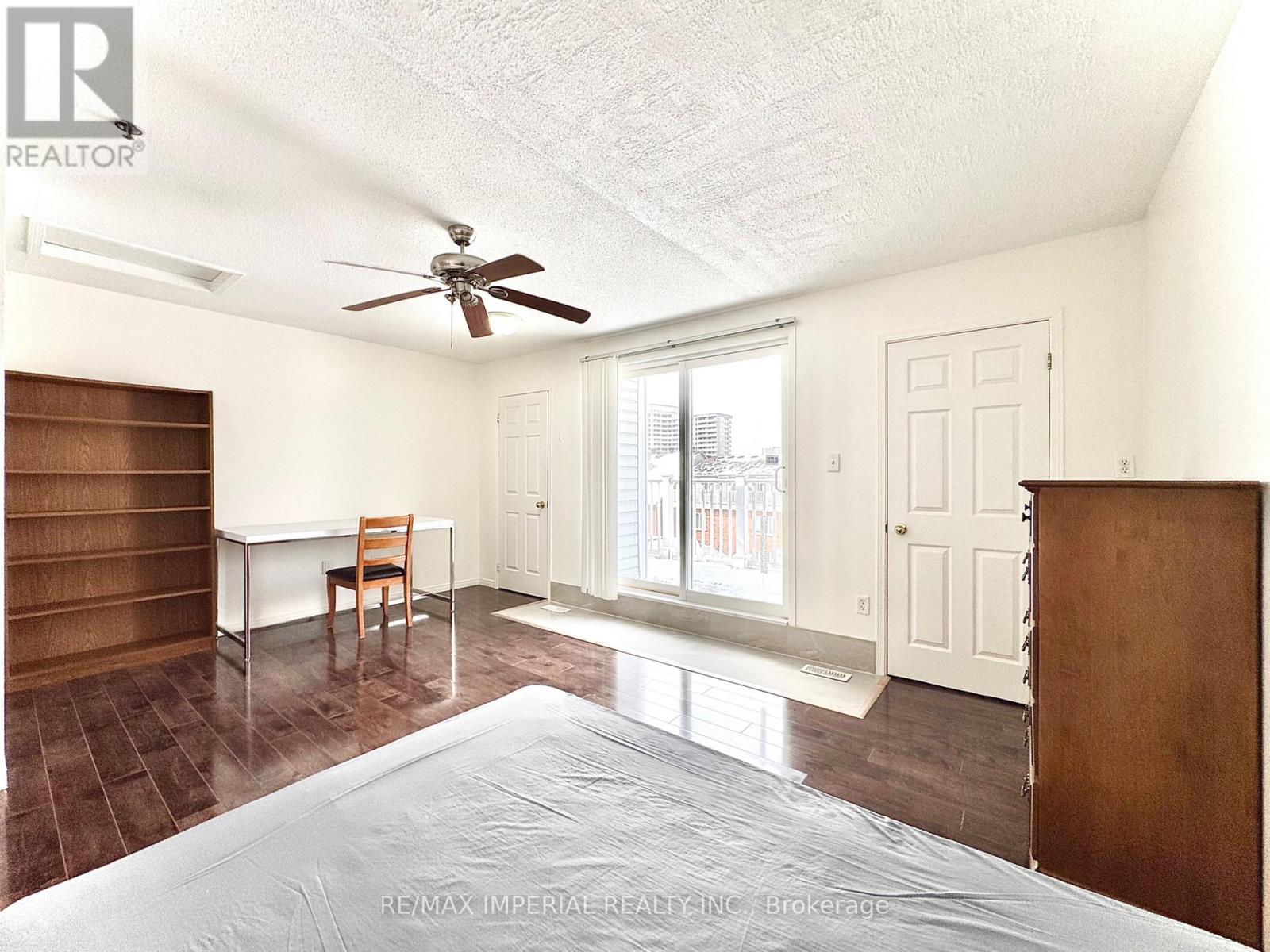 Bedroom (3rd Level) - 30 Aldwinckle Heights, Toronto, Ontario  M3J 3S6 - Photo 3 - W12894220