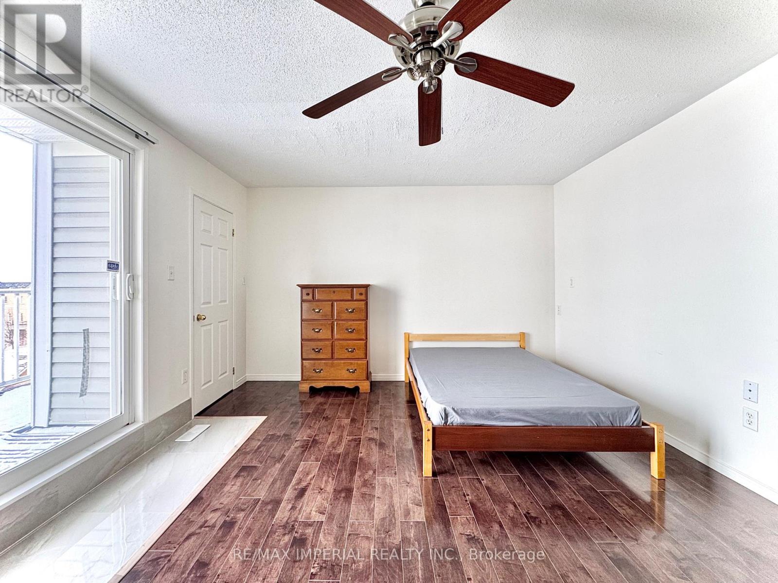 Bedroom (3rd Level) - 30 Aldwinckle Heights, Toronto, Ontario  M3J 3S6 - Photo 4 - W12894220