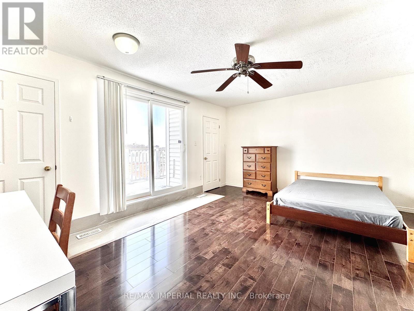 Bedroom (3rd Level) - 30 Aldwinckle Heights, Toronto, Ontario  M3J 3S6 - Photo 6 - W12894220