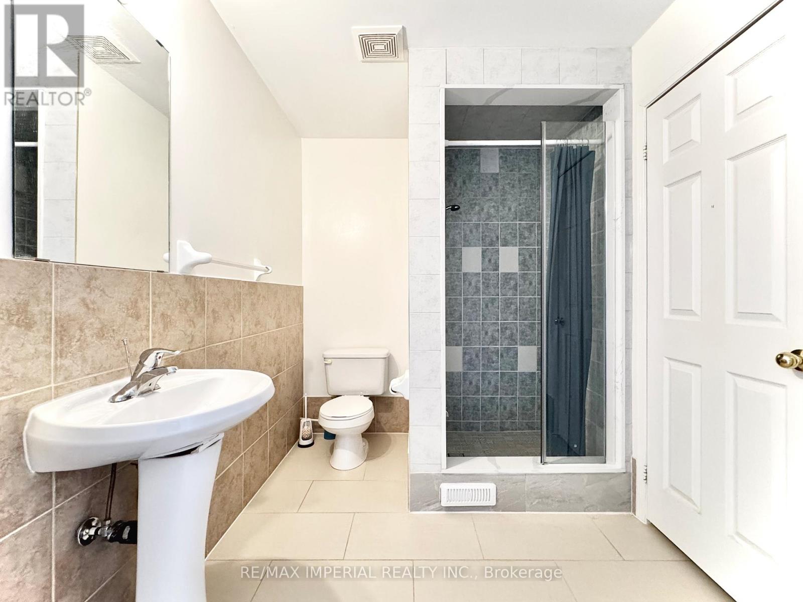 Bedroom (3rd Level) - 30 Aldwinckle Heights, Toronto, Ontario  M3J 3S6 - Photo 7 - W12894220