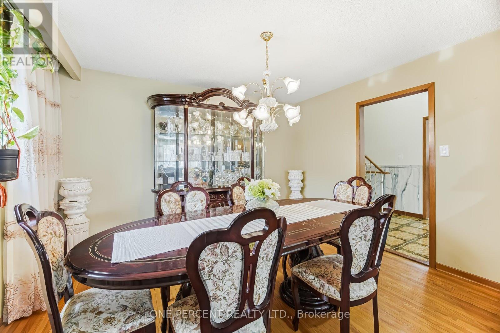 4 Manorcrest Street, Brampton, Ontario  L6S 2W9 - Photo 10 - W12894224