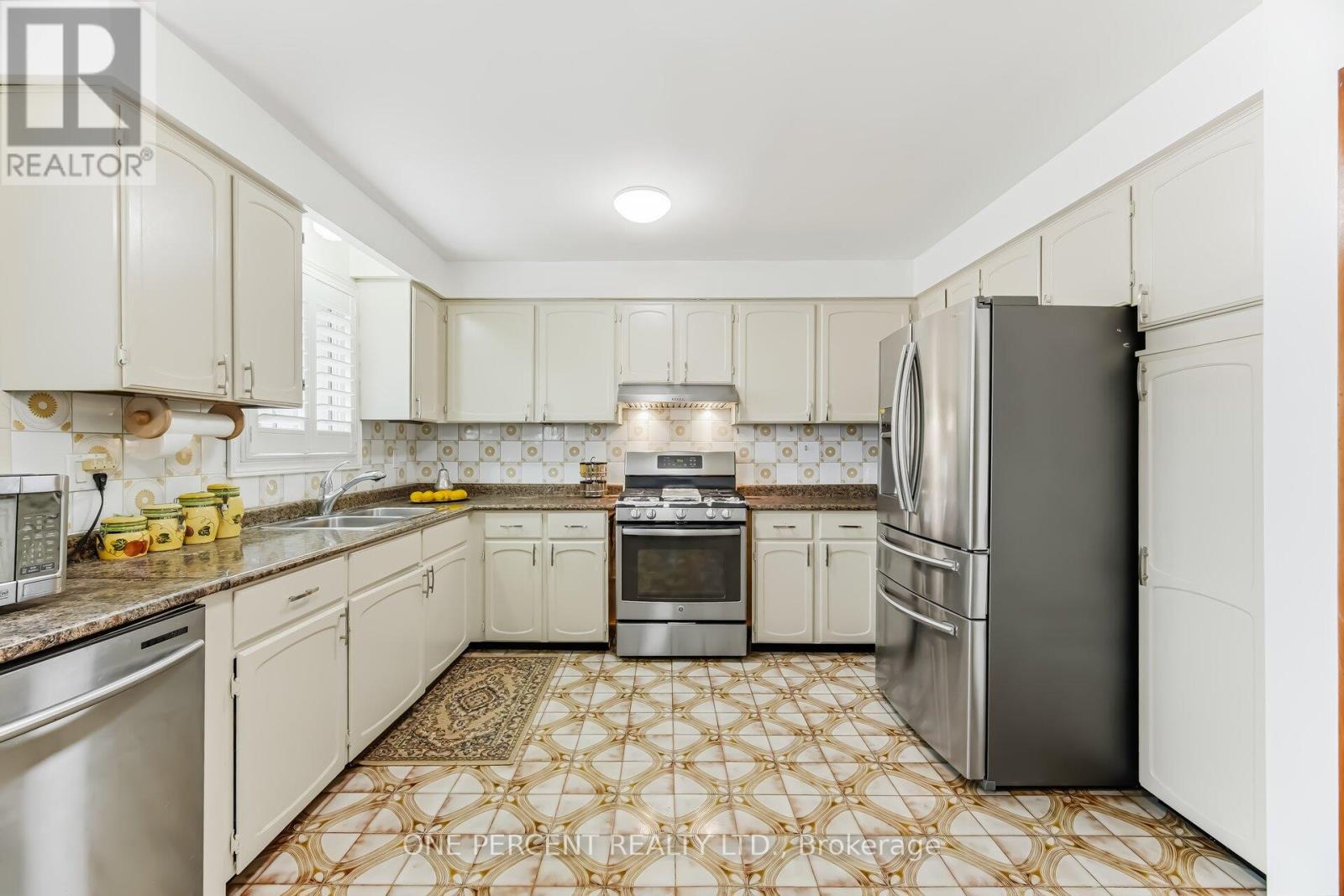 4 Manorcrest Street, Brampton, Ontario  L6S 2W9 - Photo 12 - W12894224