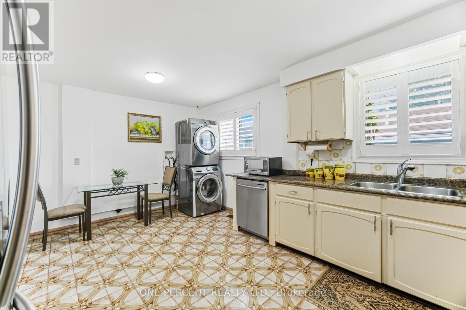 4 Manorcrest Street, Brampton, Ontario  L6S 2W9 - Photo 14 - W12894224