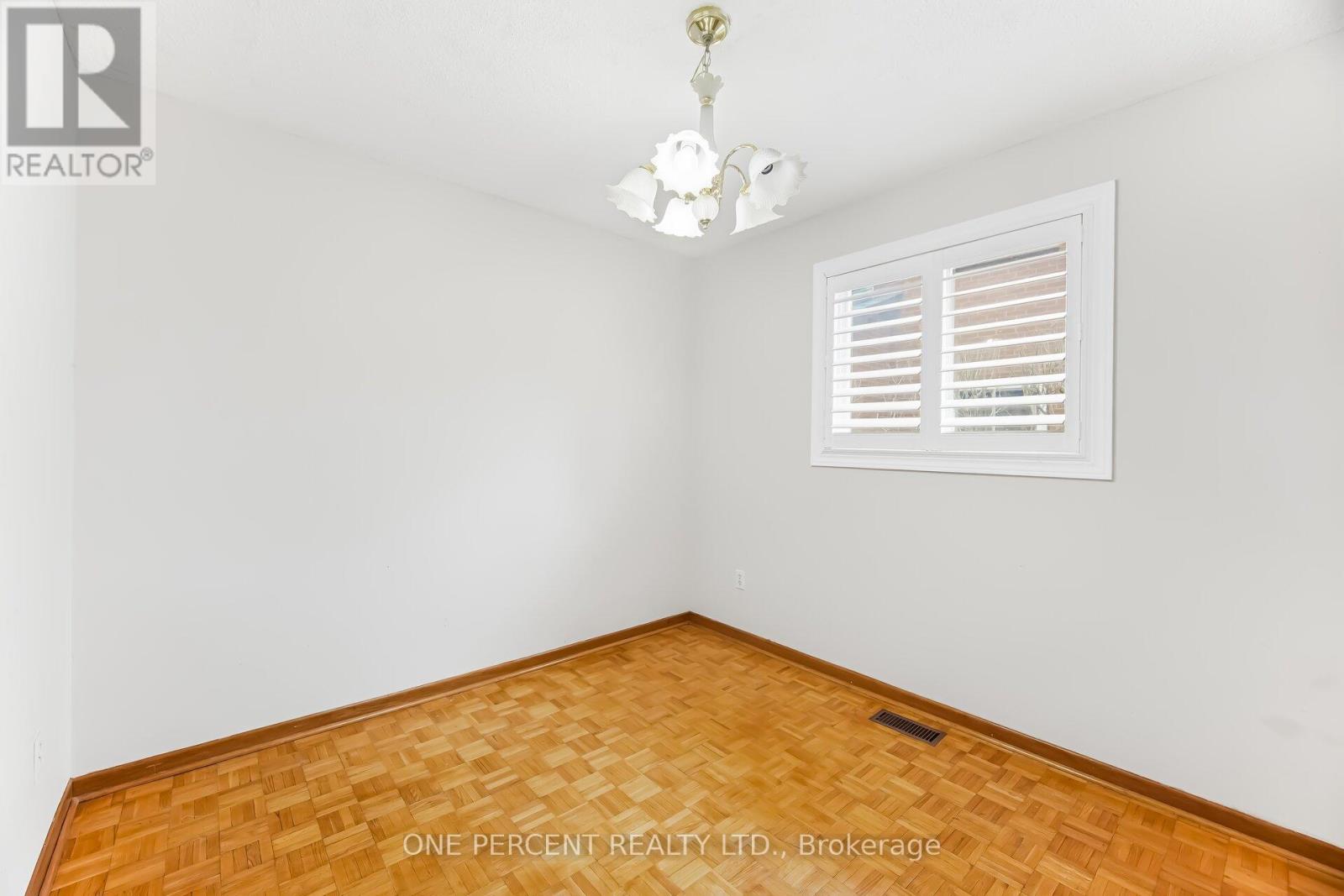 4 Manorcrest Street, Brampton, Ontario  L6S 2W9 - Photo 19 - W12894224