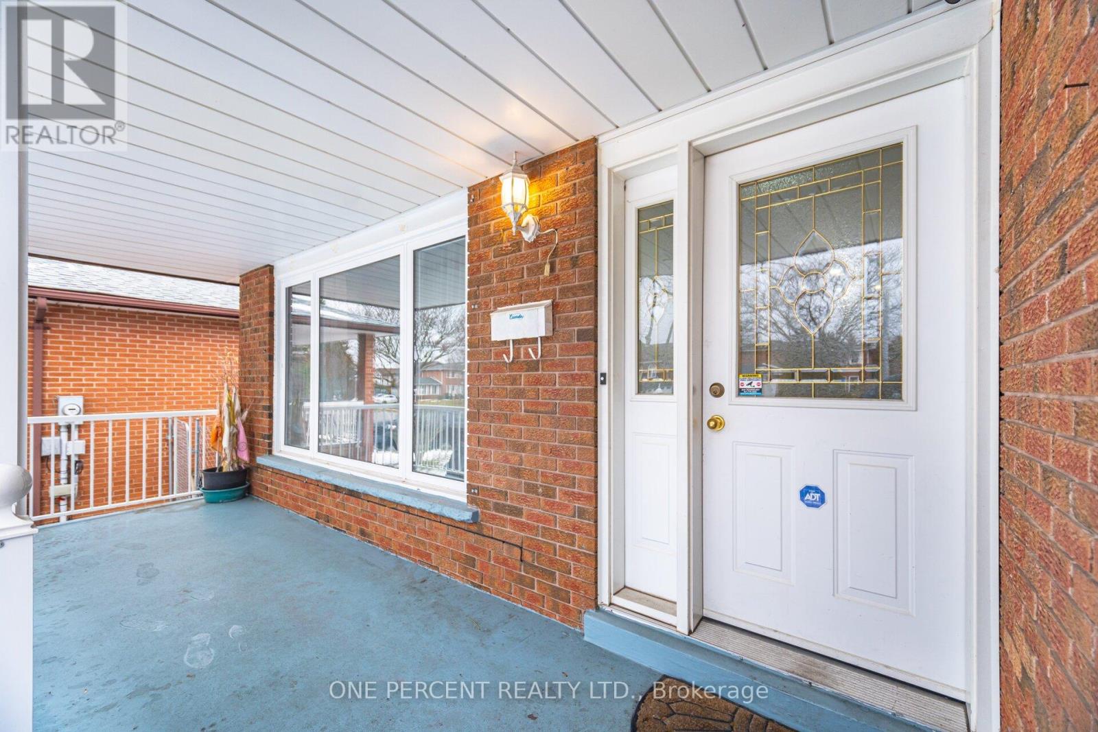 4 Manorcrest Street, Brampton, Ontario  L6S 2W9 - Photo 5 - W12894224