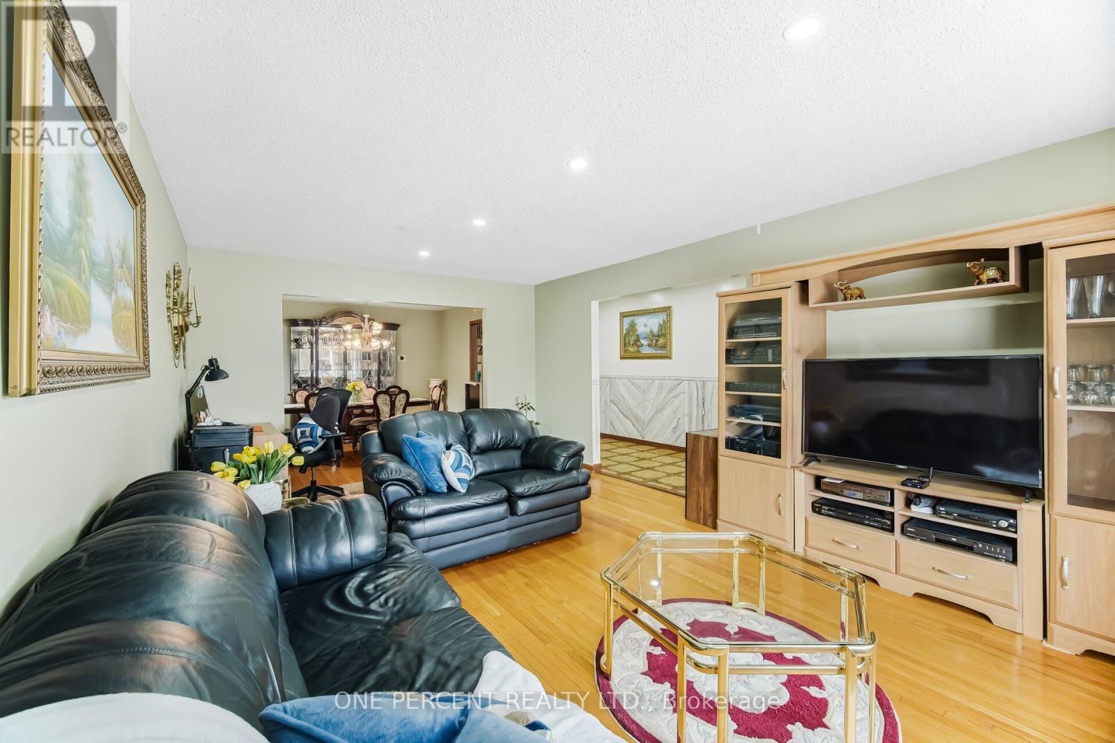 4 Manorcrest Street, Brampton, Ontario  L6S 2W9 - Photo 8 - W12894224