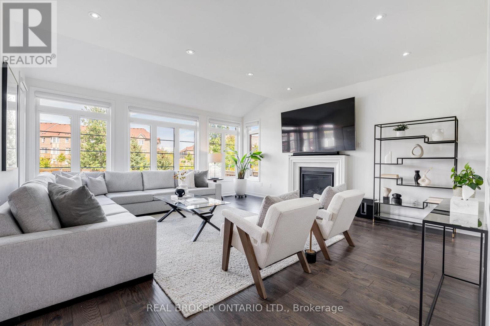 4 Mugford Crescent, Brampton, Ontario  L6Y 6A7 - Photo 11 - W12894258