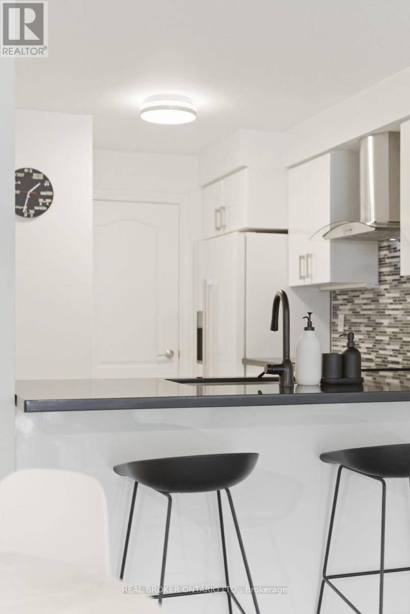 1112 - 2111 Lakeshore Boulevard W, Toronto, Ontario  M8V 4E8 - Photo 11 - W12894290