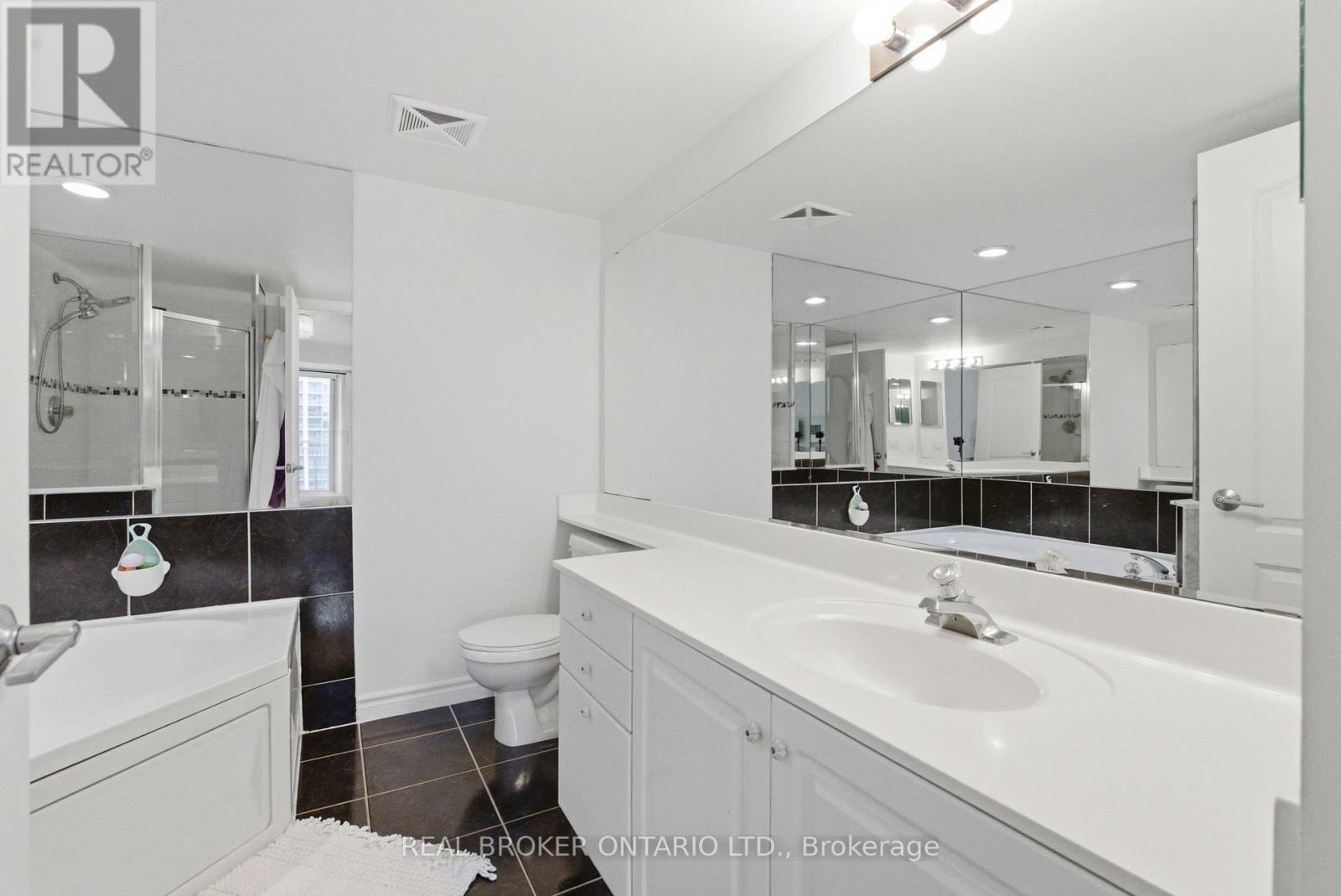 1112 - 2111 Lakeshore Boulevard W, Toronto, Ontario  M8V 4E8 - Photo 19 - W12894290