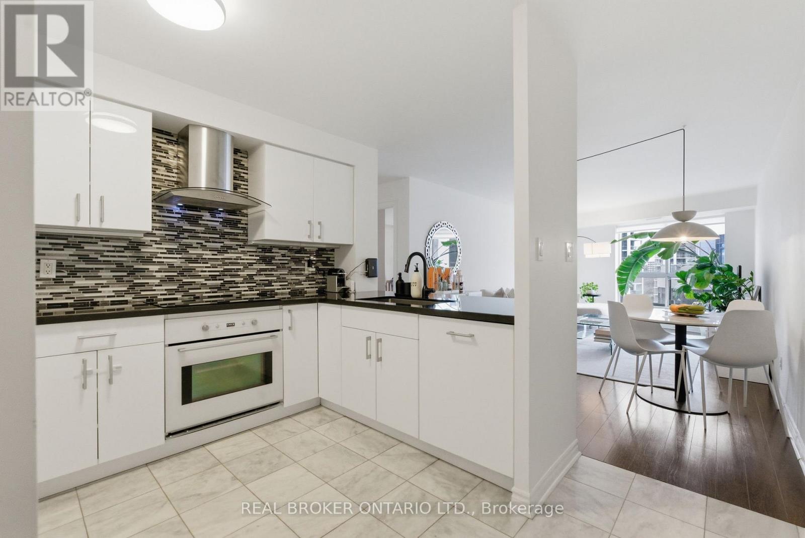 1112 - 2111 Lakeshore Boulevard W, Toronto, Ontario  M8V 4E8 - Photo 7 - W12894290