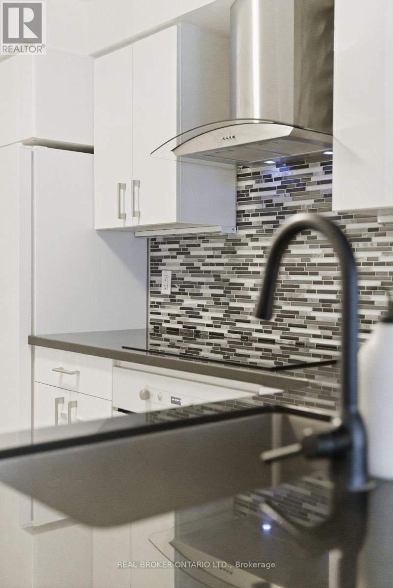 1112 - 2111 Lakeshore Boulevard W, Toronto, Ontario  M8V 4E8 - Photo 8 - W12894290