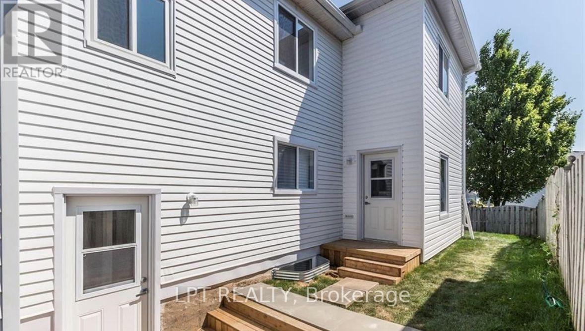 Unit B - 224 Portsmouth Gate, Waterloo, Ontario  N2T 2H9 - Photo 2 - X12894212