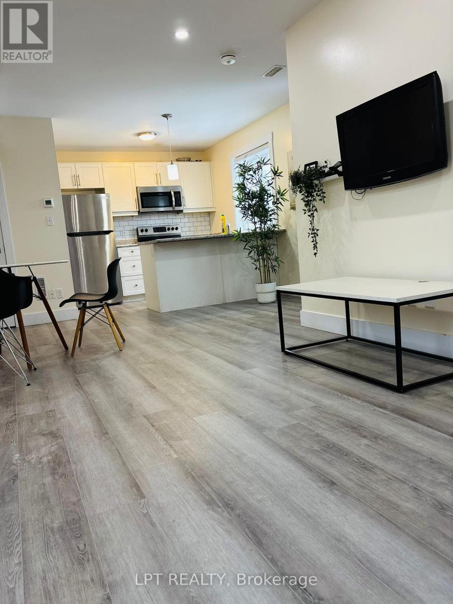 Unit B - 224 Portsmouth Gate, Waterloo, Ontario  N2T 2H9 - Photo 3 - X12894212