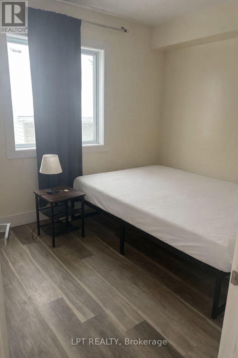 Unit B - 224 Portsmouth Gate, Waterloo, Ontario  N2T 2H9 - Photo 6 - X12894212