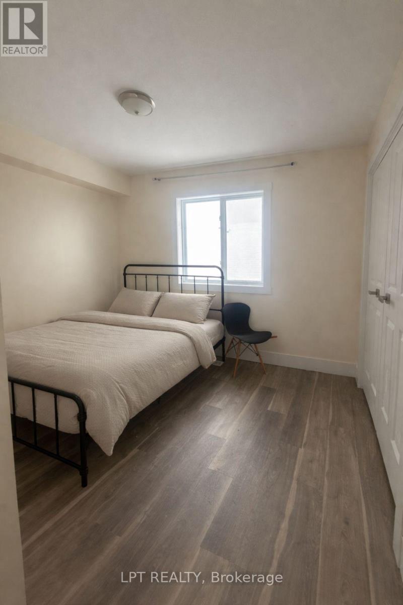 Unit B - 224 Portsmouth Gate, Waterloo, Ontario  N2T 2H9 - Photo 7 - X12894212