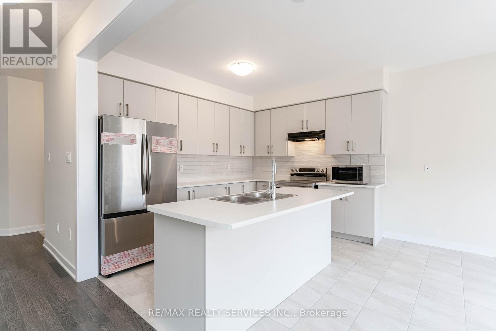 Cres - 82 Starboard Crescent, Welland, Ontario  L3B 0M7 - Photo 10 - X12894240