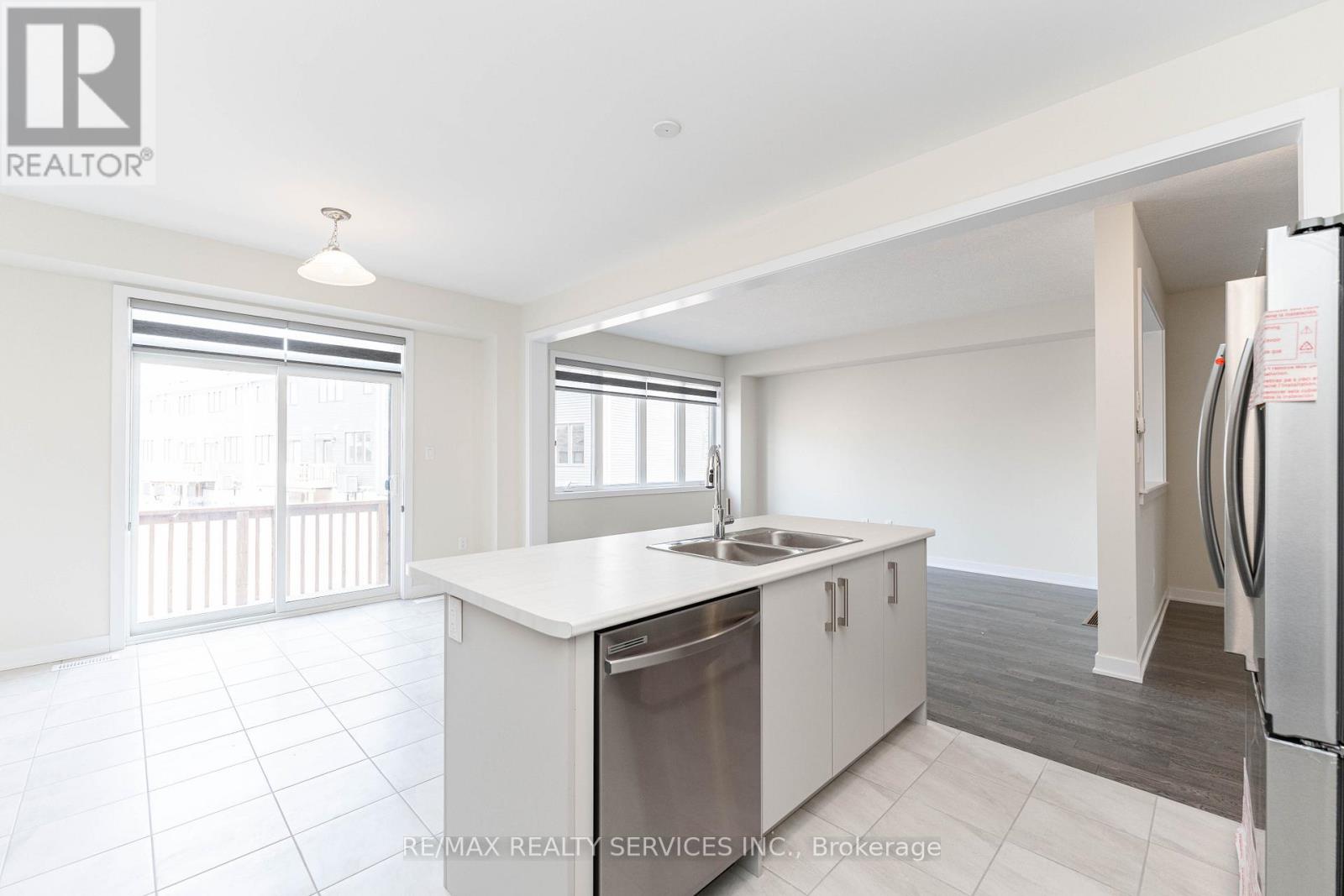 Cres - 82 Starboard Crescent, Welland, Ontario  L3B 0M7 - Photo 11 - X12894240