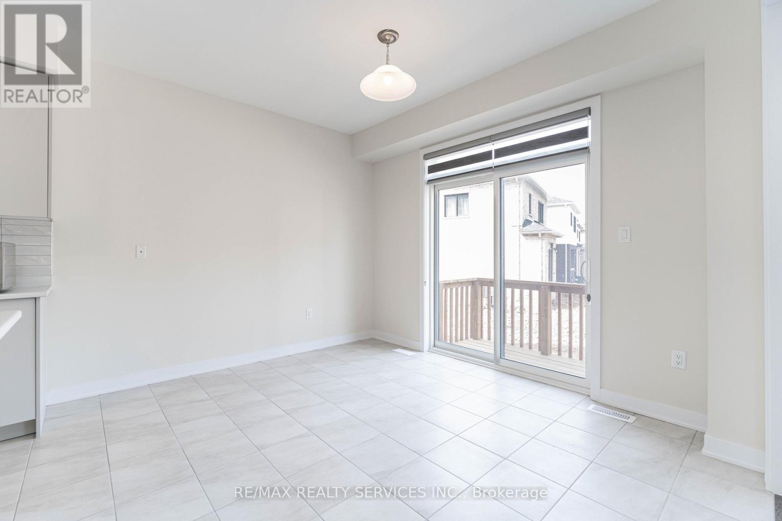 Cres - 82 Starboard Crescent, Welland, Ontario  L3B 0M7 - Photo 12 - X12894240