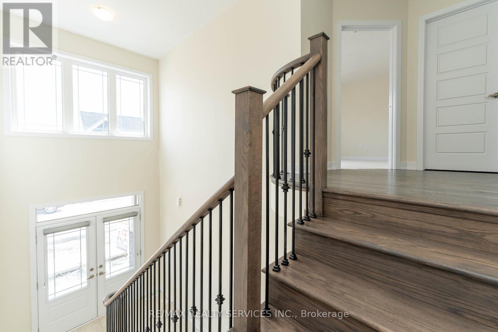 Cres - 82 Starboard Crescent, Welland, Ontario  L3B 0M7 - Photo 15 - X12894240