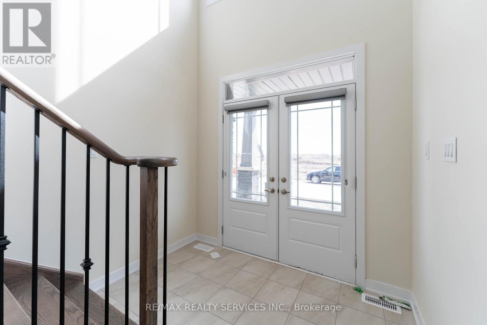 Cres - 82 Starboard Crescent, Welland, Ontario  L3B 0M7 - Photo 2 - X12894240