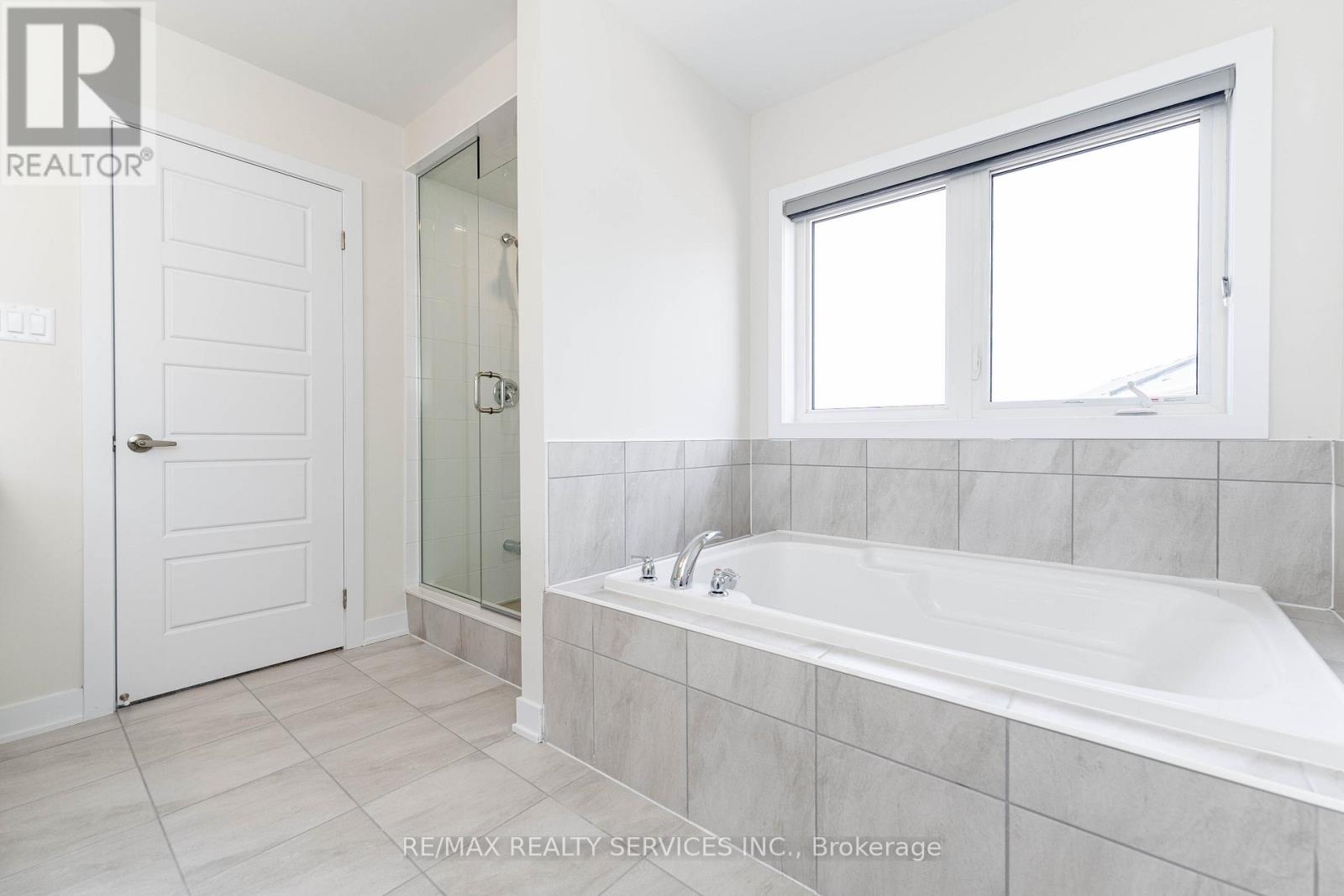 Cres - 82 Starboard Crescent, Welland, Ontario  L3B 0M7 - Photo 24 - X12894240