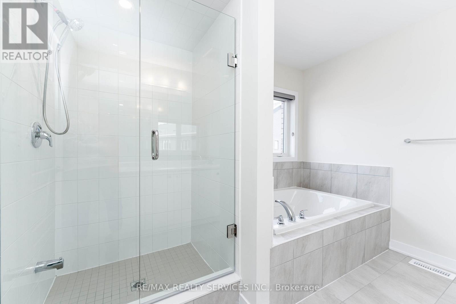 Cres - 82 Starboard Crescent, Welland, Ontario  L3B 0M7 - Photo 25 - X12894240