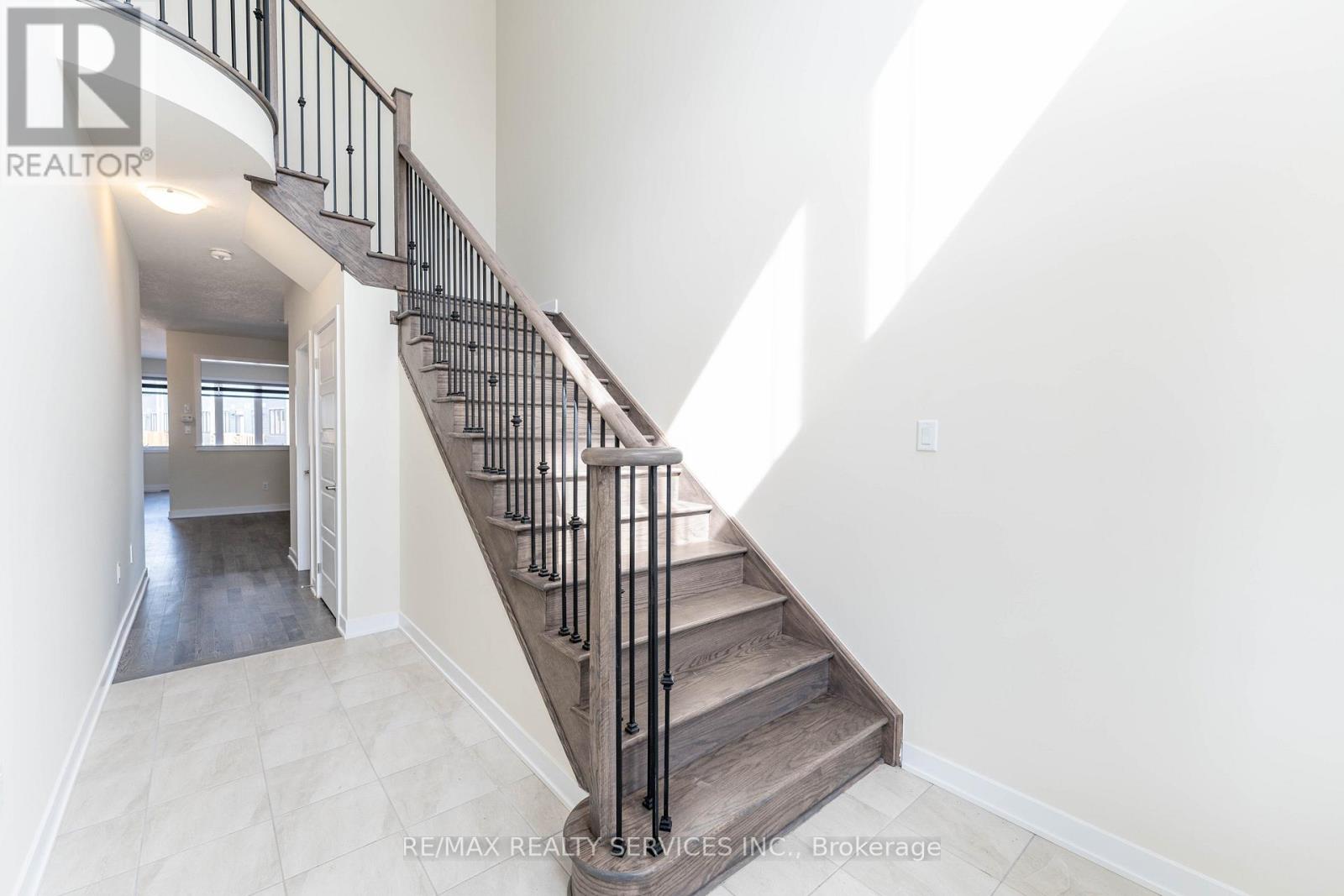 Cres - 82 Starboard Crescent, Welland, Ontario  L3B 0M7 - Photo 4 - X12894240