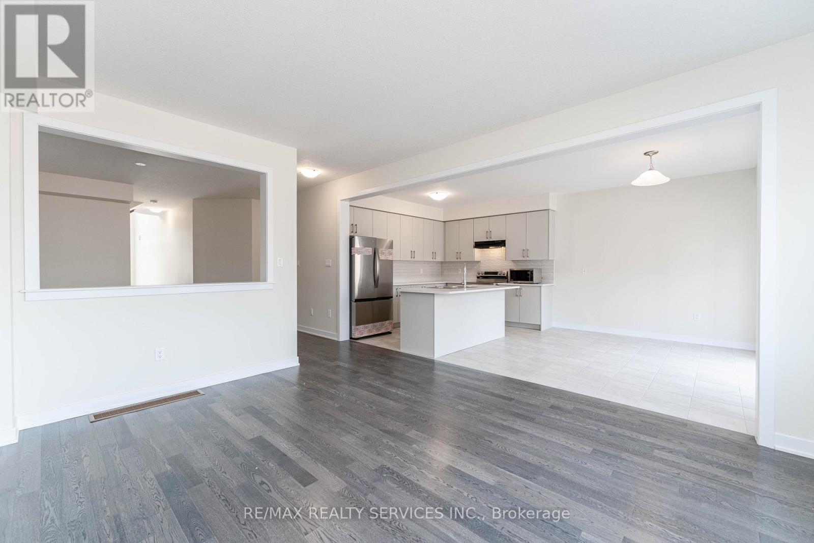 Cres - 82 Starboard Crescent, Welland, Ontario  L3B 0M7 - Photo 8 - X12894240