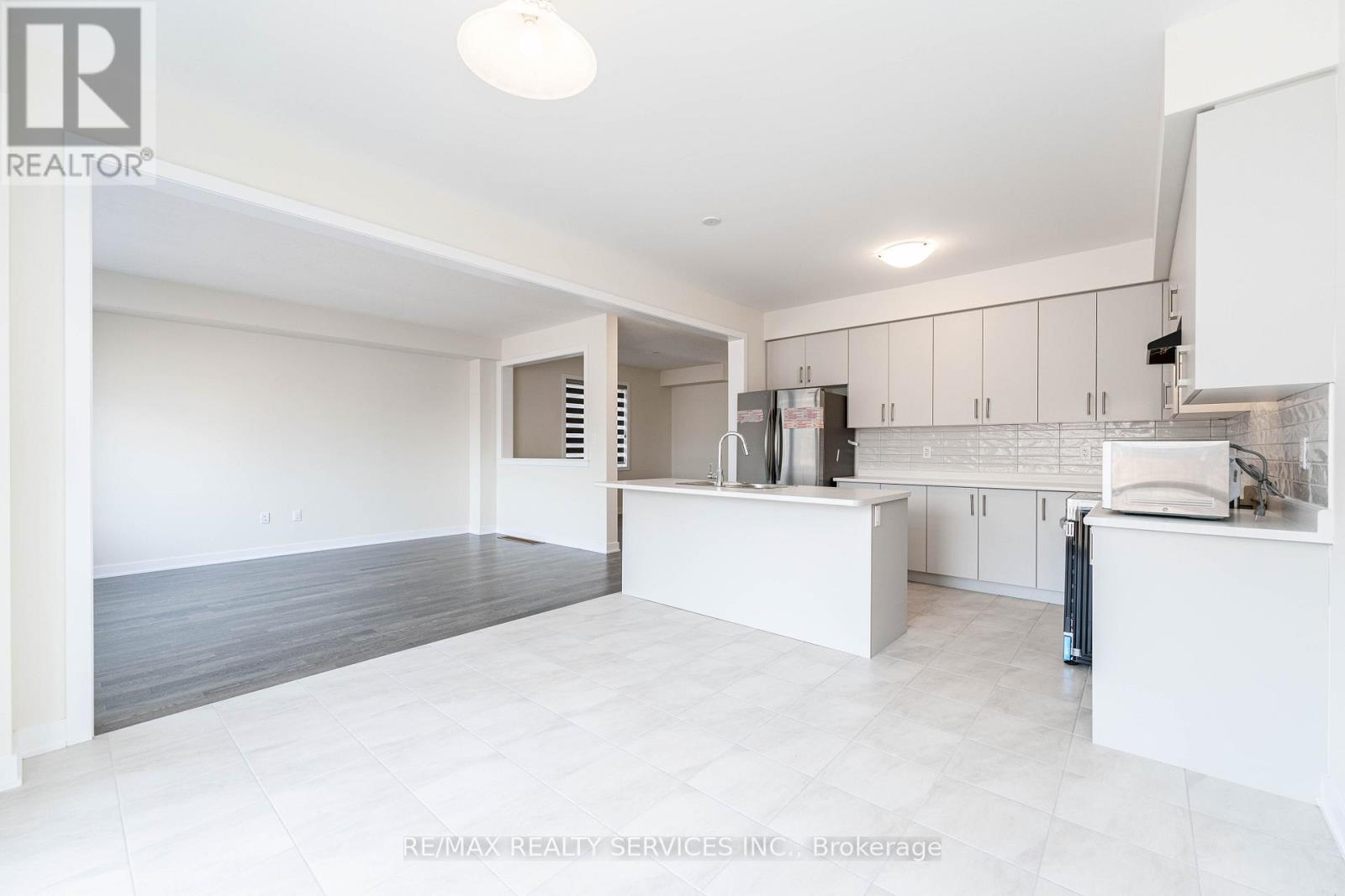 Cres - 82 Starboard Crescent, Welland, Ontario  L3B 0M7 - Photo 9 - X12894240